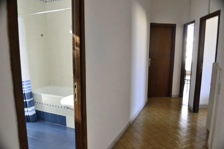 Room 10 of 22