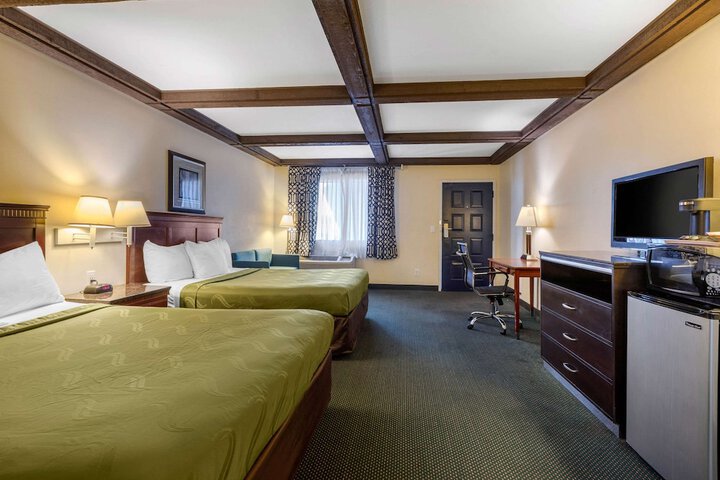 2 Double Beds (7 of 17)
