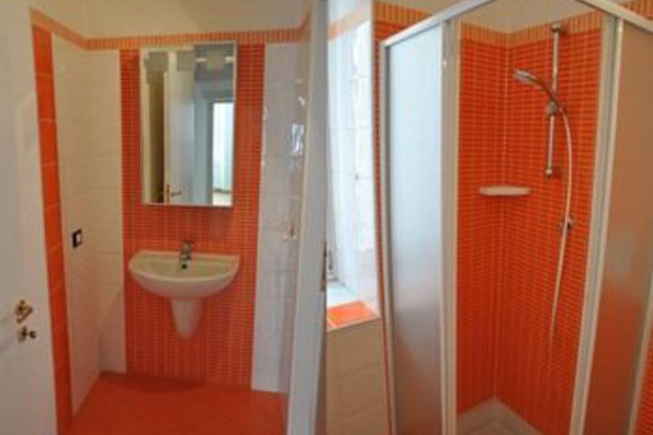 Room 2 of 102