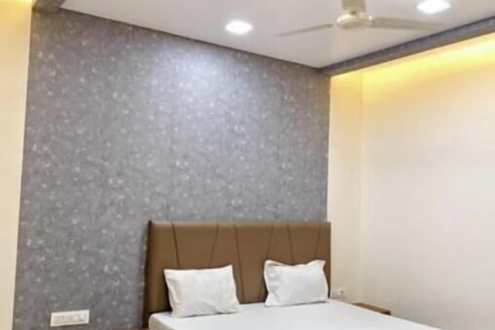 Room 8 of 14