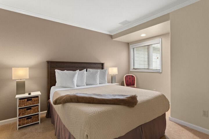 Room 3 of 298