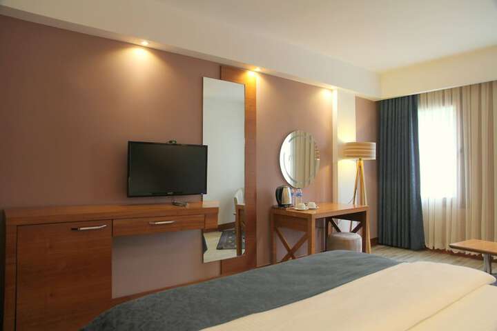 Room 8 of 69
