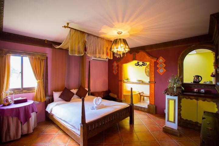 Hotel Castillo De Amour- Orange Castle