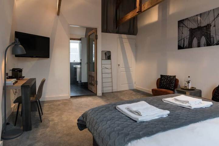 Room 16 of 35