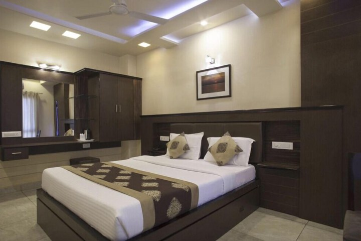 Room 9 of 34