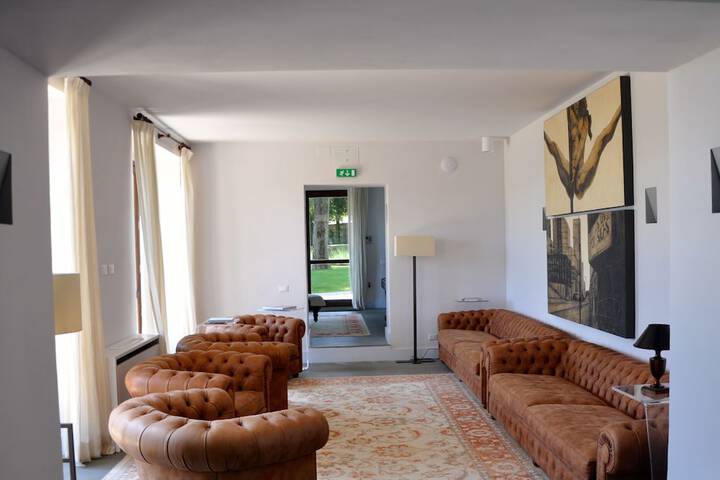 Hotel Interior 5 of 137