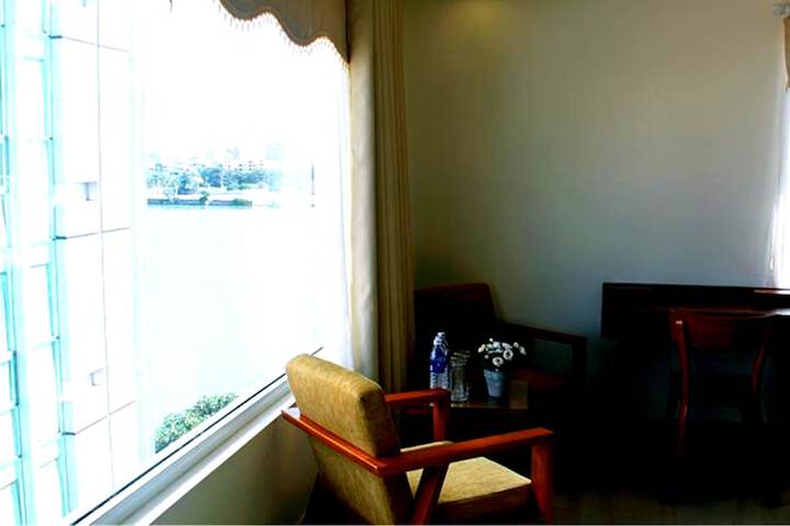 Room 11 of 22