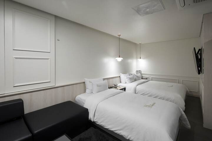 Room 10 of 110