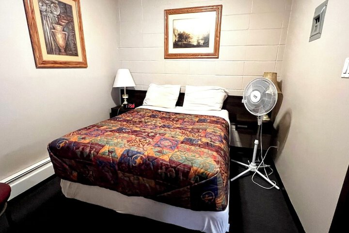 Room 9 of 18