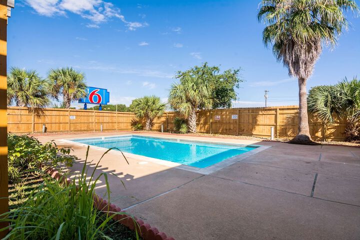 Pool 22 of 40