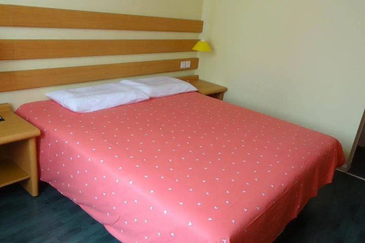 Room 5 of 11