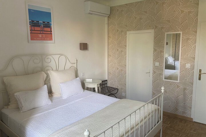 Room 12 of 76