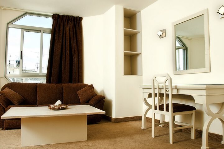 Room 18 of 32
