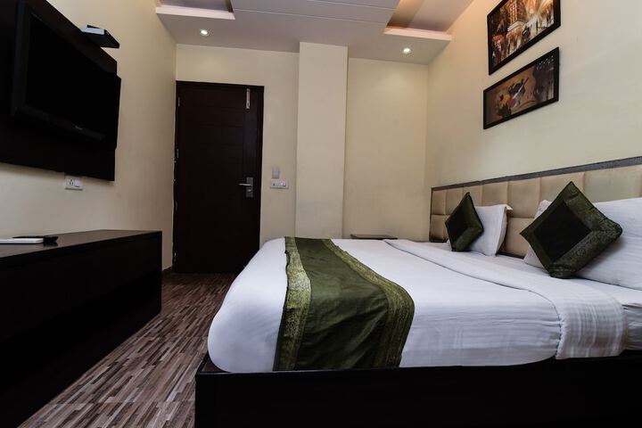 Room 8 of 22
