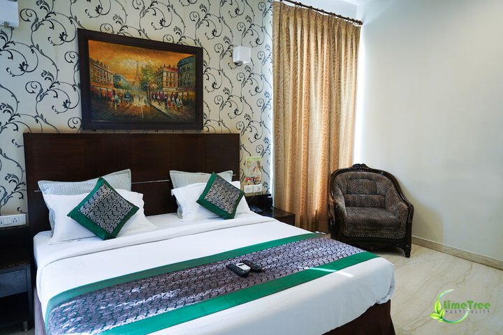 Room 6 of 17