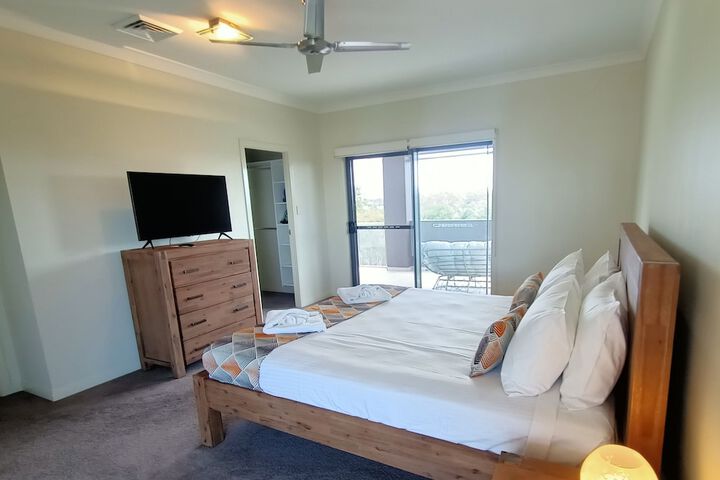 Room 8 of 104