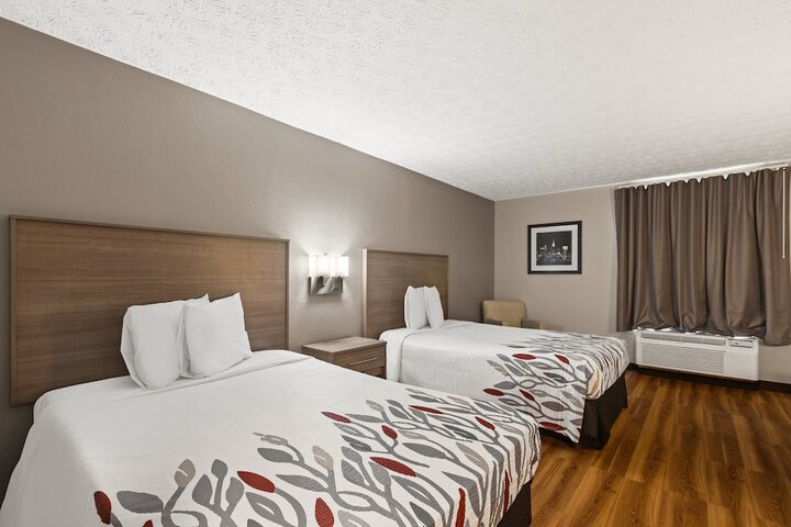 Double Deluxe King Bed (5 of 12)