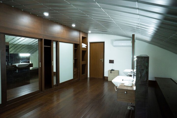 Room 63 of 108