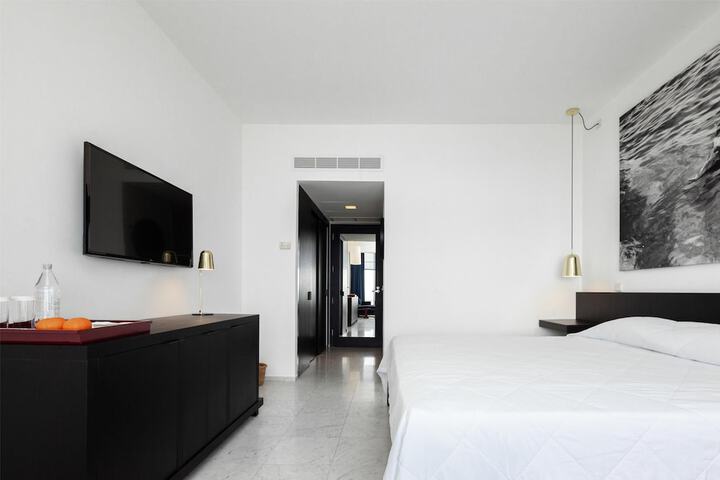Room 65 of 182