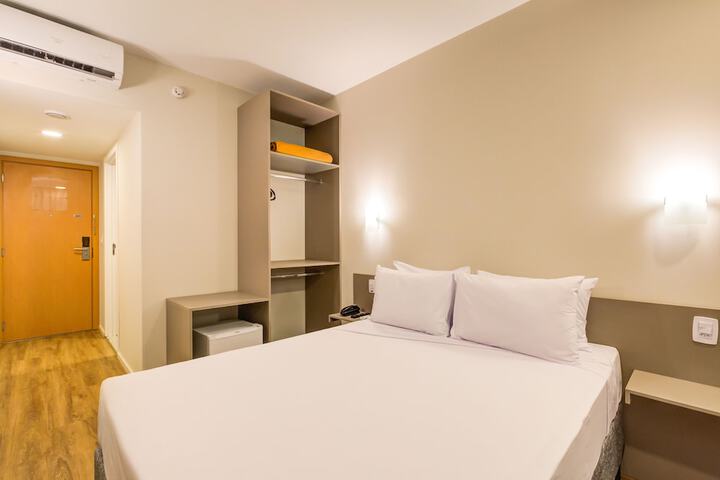 Room 4 of 40