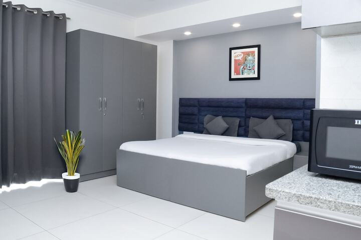 Room 12 of 32