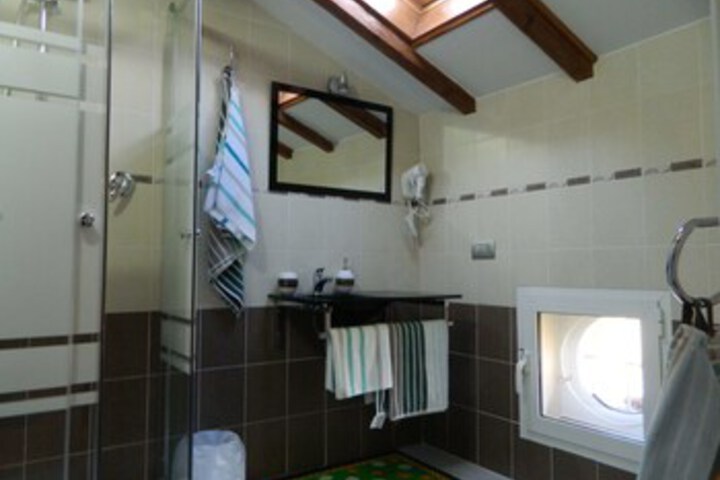 Room 6 of 22