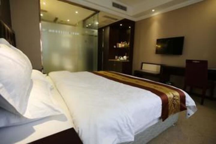 Room 4 of 6