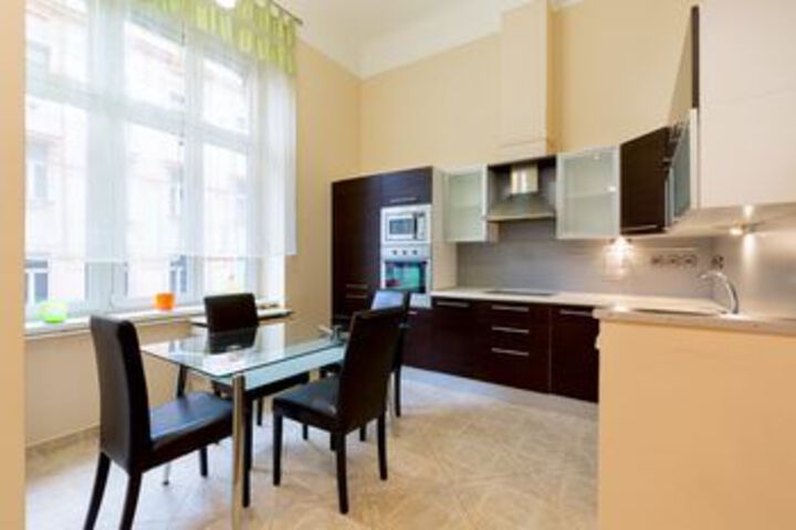 Room 4 of 16