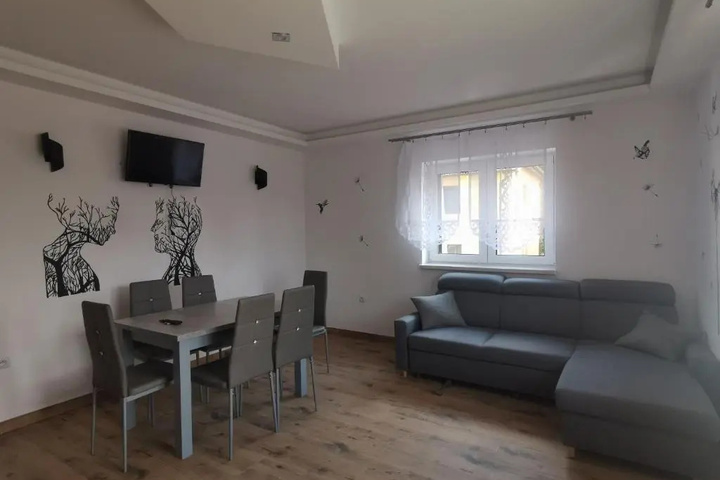 Room 9 of 20