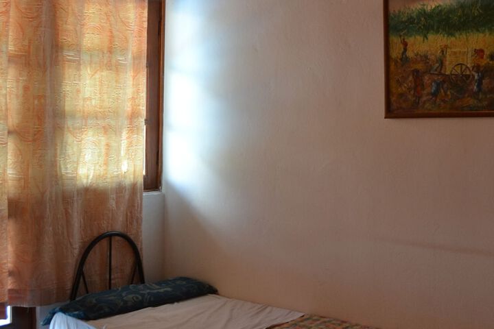 Room 35 of 144