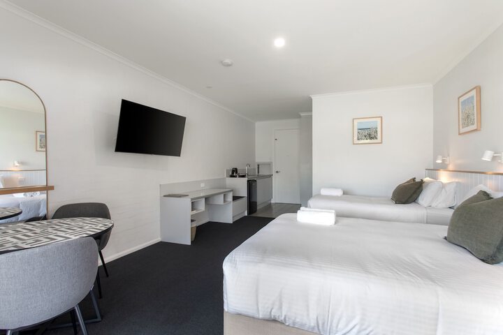 Room 5 of 108