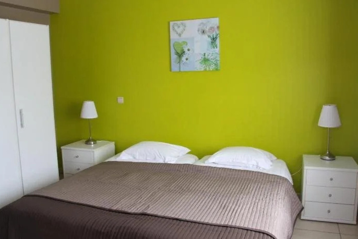 Room 6 of 11