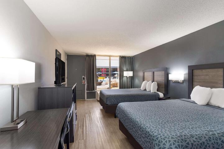 2 Double Beds (5 of 13)
