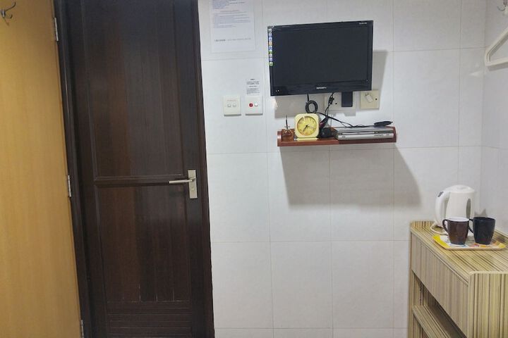 Room 11 of 23