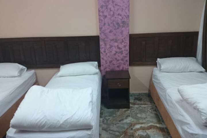 Room 3 of 40