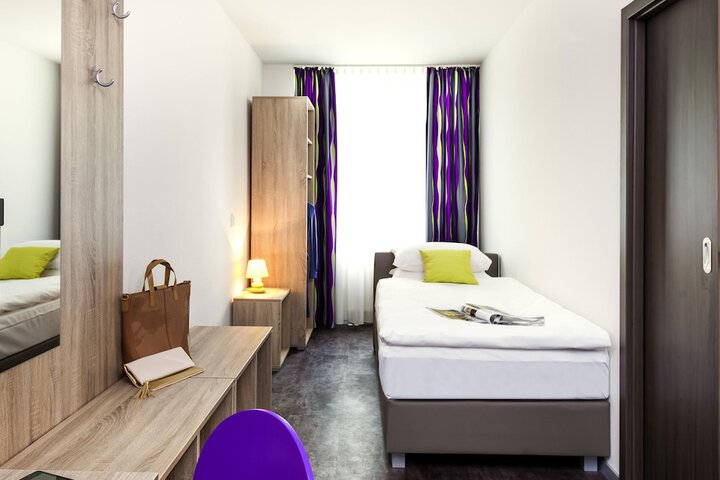 Room 22 of 50