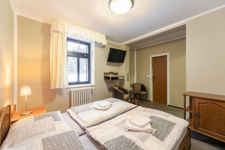 Room 32 of 128