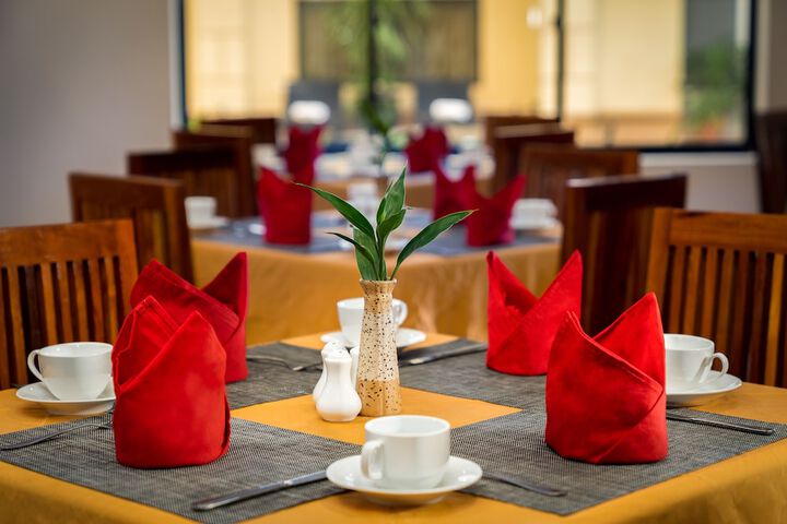 Dining 42 of 55