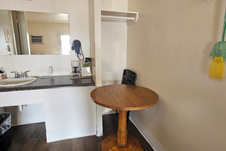 Room 9 of 30