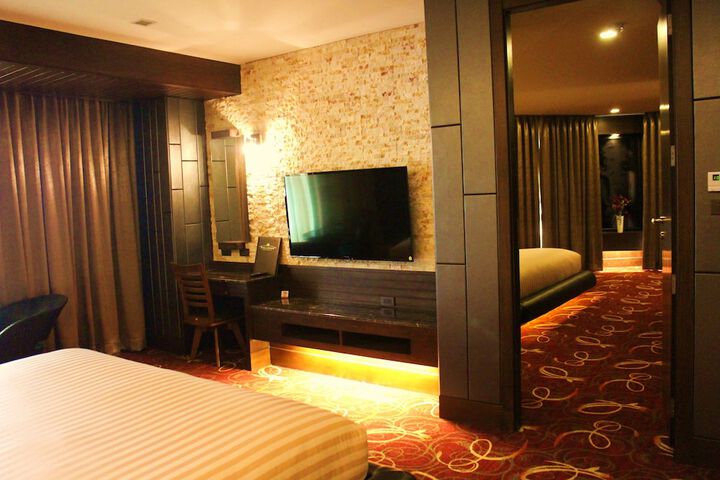 Room 17 of 42