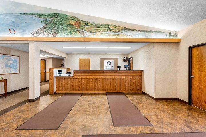 Entrance & Lobby