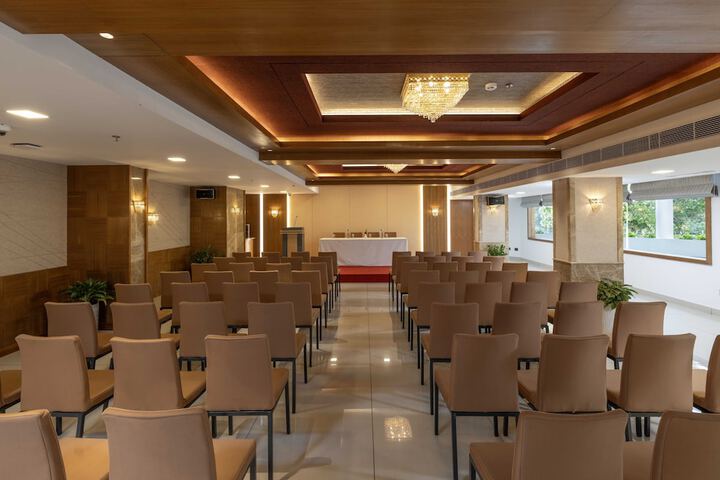 Ballroom/Hall 83 of 114