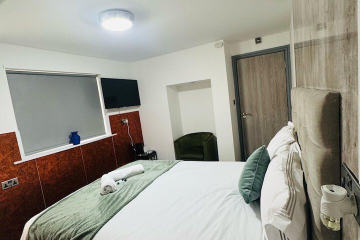 Room 10 of 26