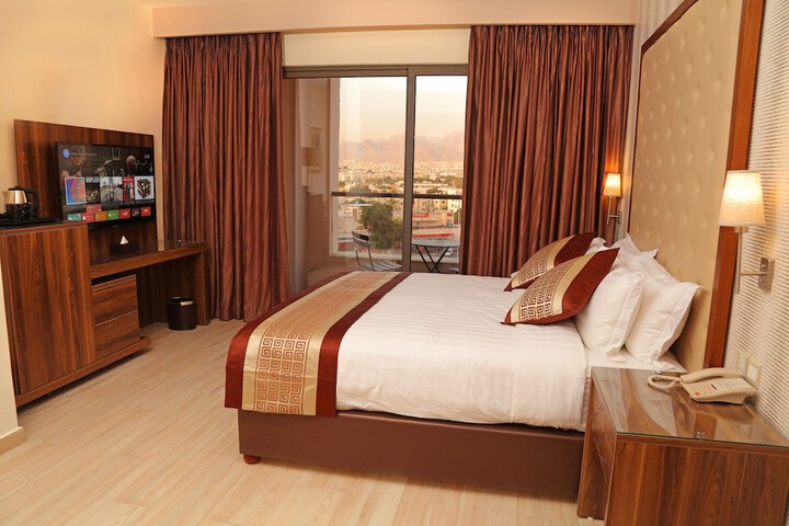 Room 4 of 38