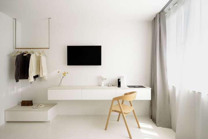 Room 11 of 38