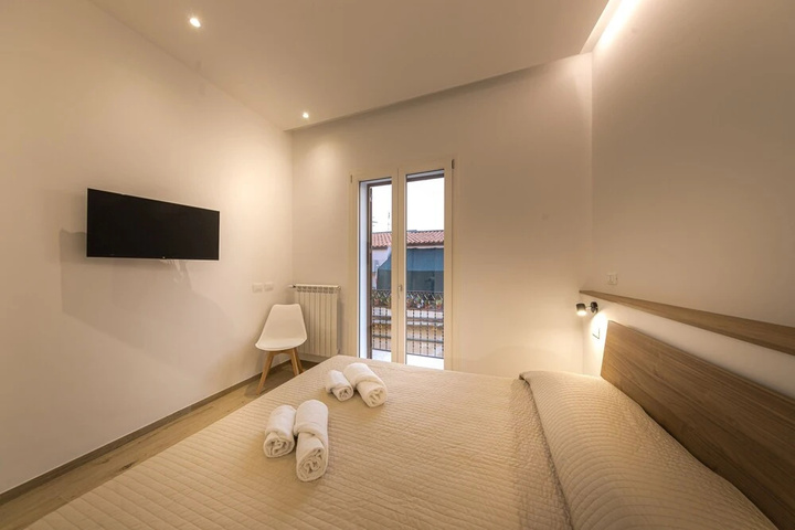 Room 5 of 17