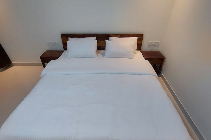 Room 3 of 40