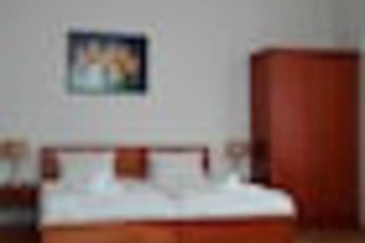 Room 32 of 324