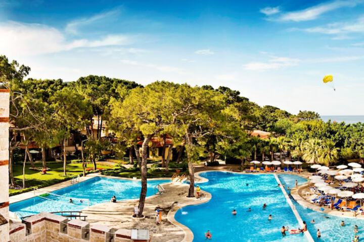 Pool Hotel