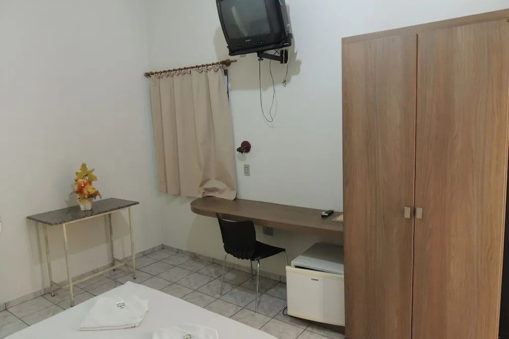Room 8 of 14